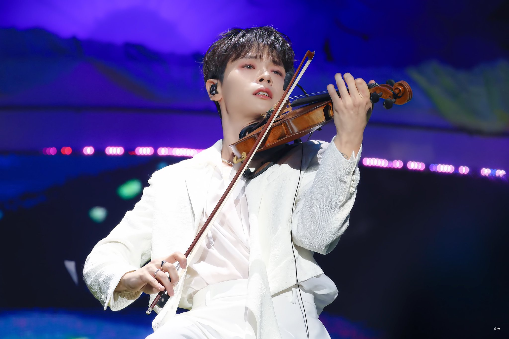 [잡담] 근데 신예찬 붉은메이크업? 울먹메이크업? 덕후들 환장하게 하는 포인트였음 | 인스티즈