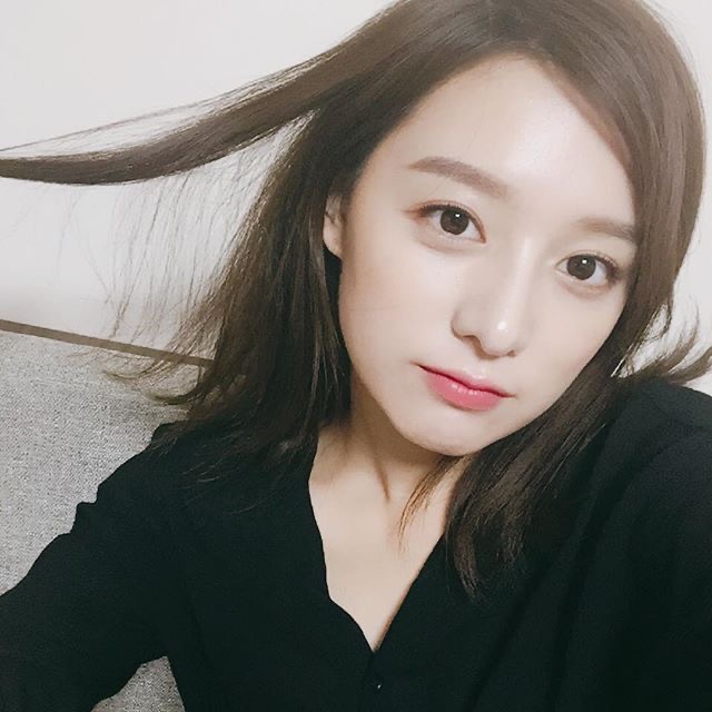 [잡담] 김지원 차기작 원작처럼 단발 해줬으면... 🙏 | 인스티즈