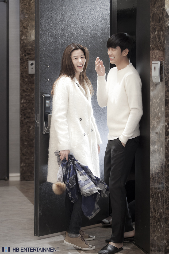 [잡담] 김수현 전지현 케미에서 도둑들과 별그대 차이는 뭘까? | 인스티즈