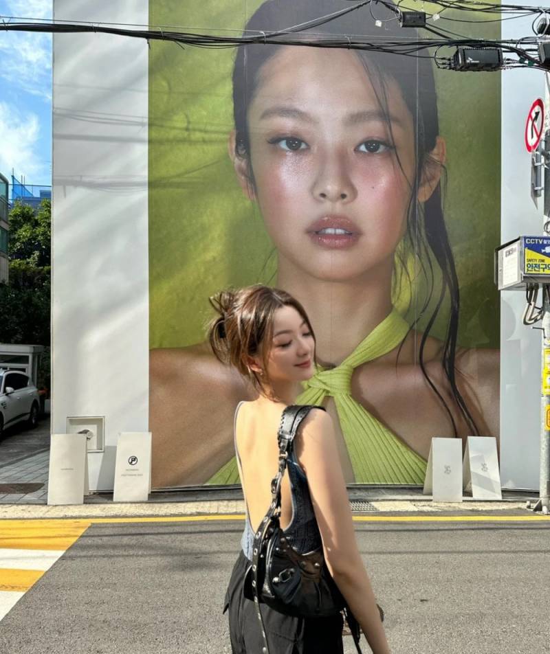 제니:자기 얼굴 크게 보는게 왜 부담스러워.JPG | 인스티즈