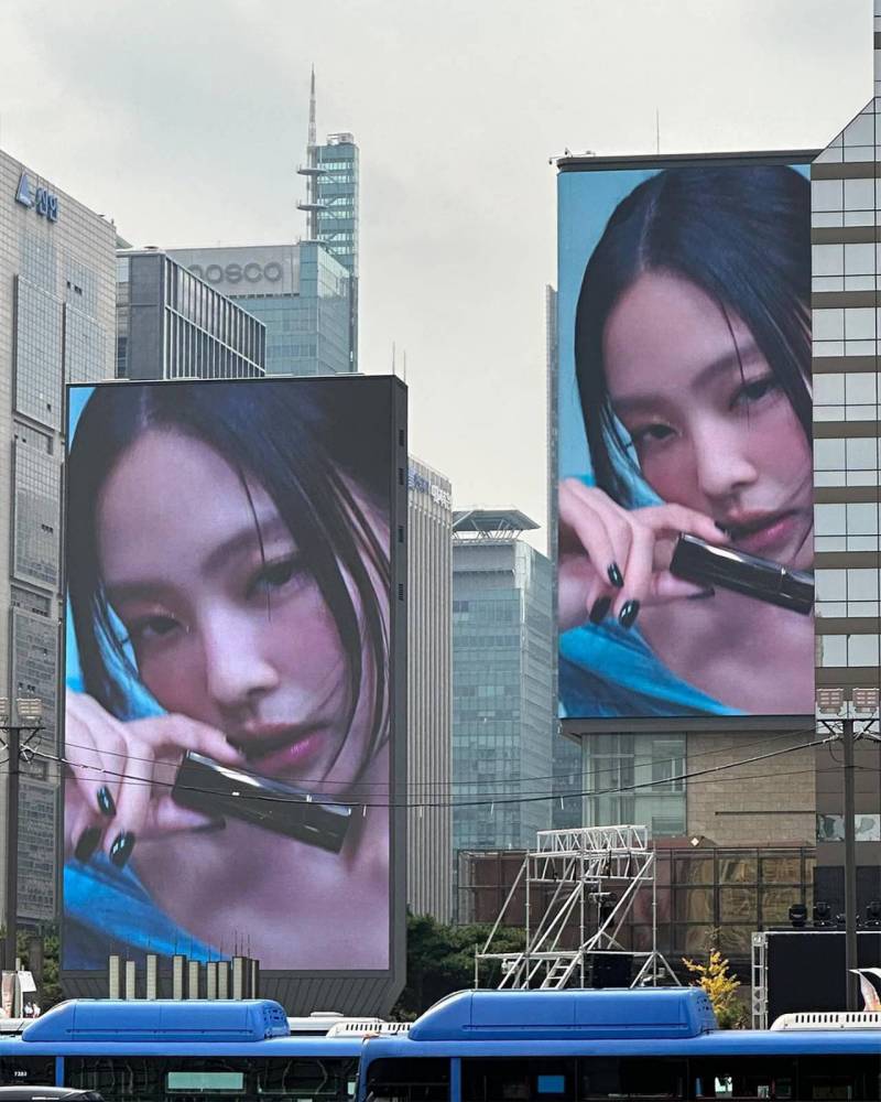 제니:자기 얼굴 크게 보는게 왜 부담스러워.JPG | 인스티즈