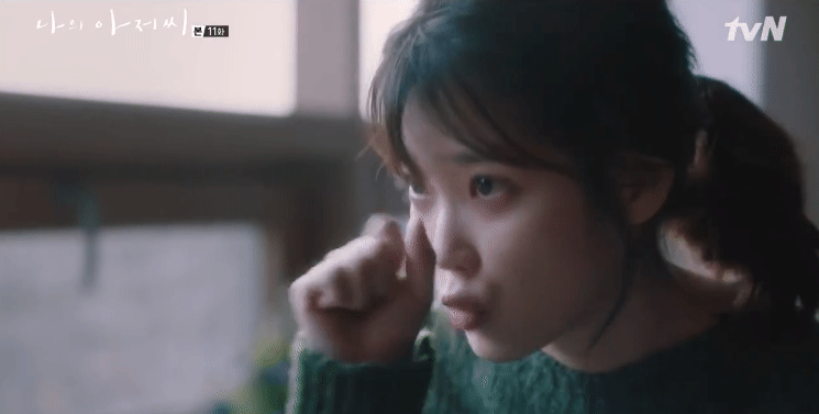 팬들한테 라이브로 수어 강의 해주는 남자 아이돌.jpgif | 인스티즈