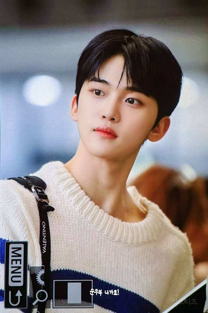 어딘가 모르게 엄청 청순한 남자 아이돌.jpg | 인스티즈