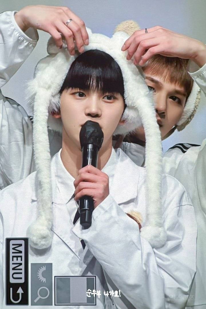 어딘가 모르게 엄청 청순한 남자 아이돌.jpg | 인스티즈
