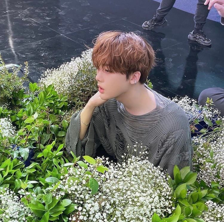 최근 젖살 쪽 빠져서 리즈 갱신한 남자 아이돌.jpg | 인스티즈
