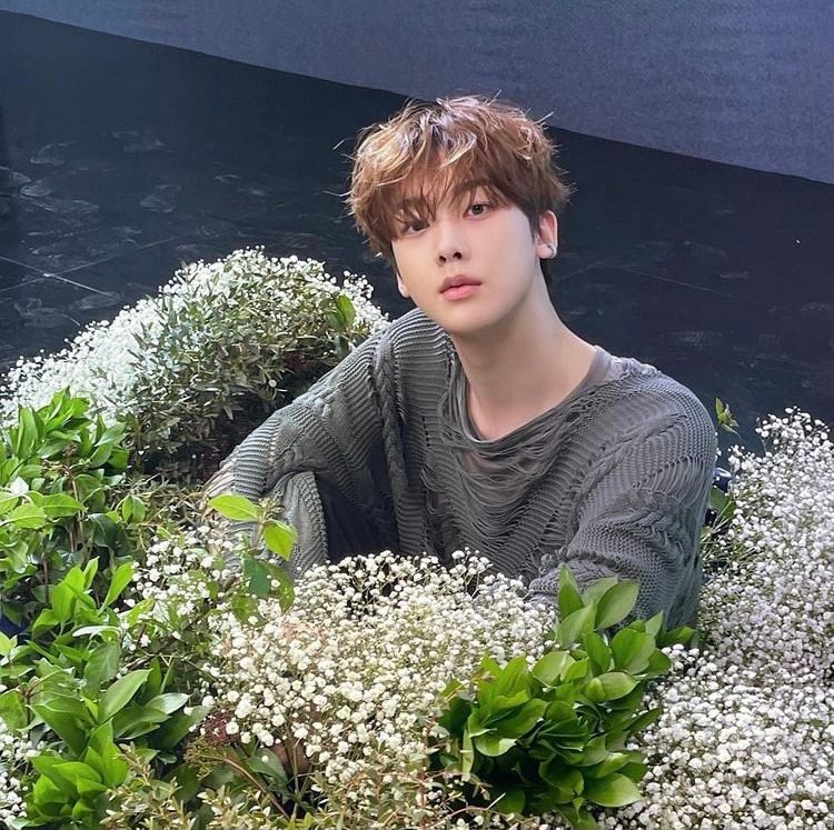 최근 젖살 쪽 빠져서 리즈 갱신한 남자 아이돌.jpg | 인스티즈