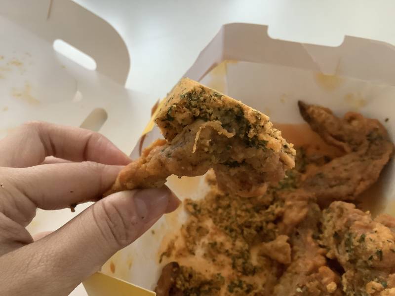 [잡담] 뿌링클 남은거 먹는데 가루 뭉친 거 볼 사람 | 인스티즈