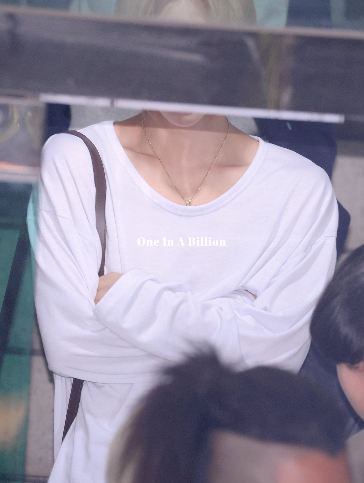 [잡담] 원빈이 얼굴도 안 보이는데 잘생김 | 인스티즈
