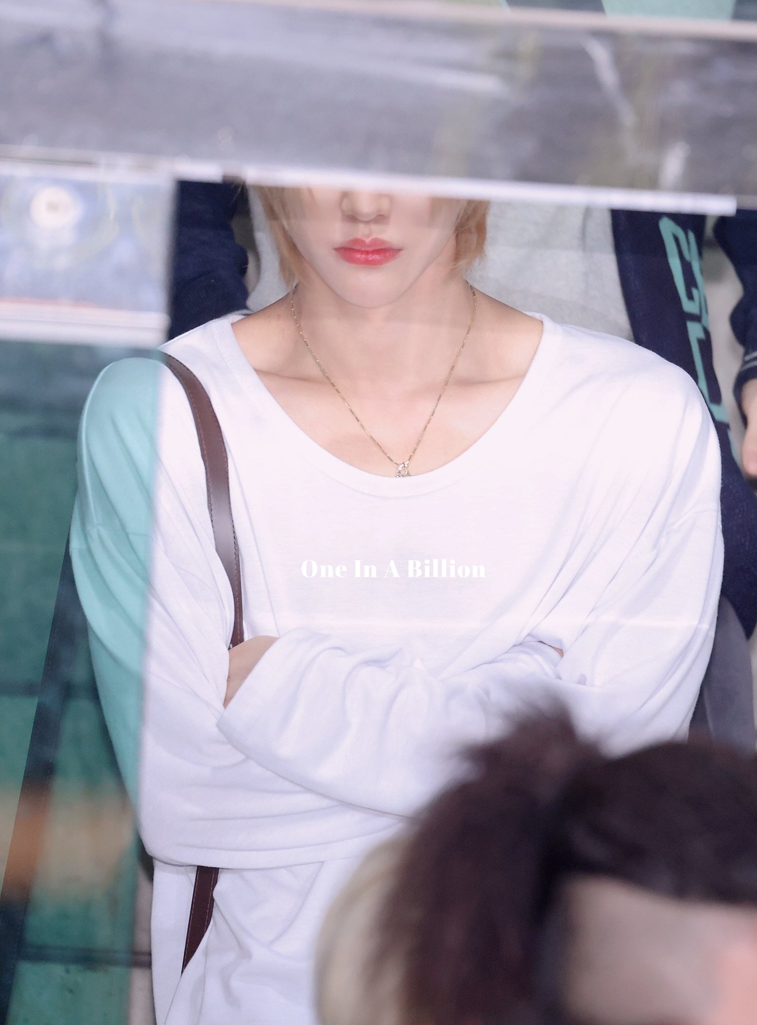 [잡담] 원빈이 얼굴도 안 보이는데 잘생김 | 인스티즈