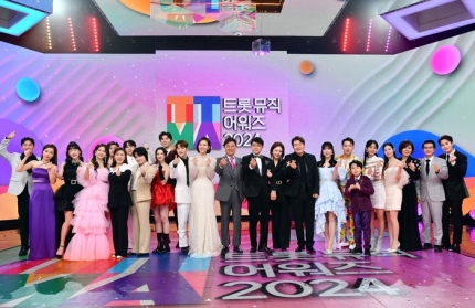 [정보/소식] '트롯뮤직어워즈 2024' 장윤정·김호중·임영웅 대상 영예→윤가이 시상자 활약 [종합] | 인스티즈
