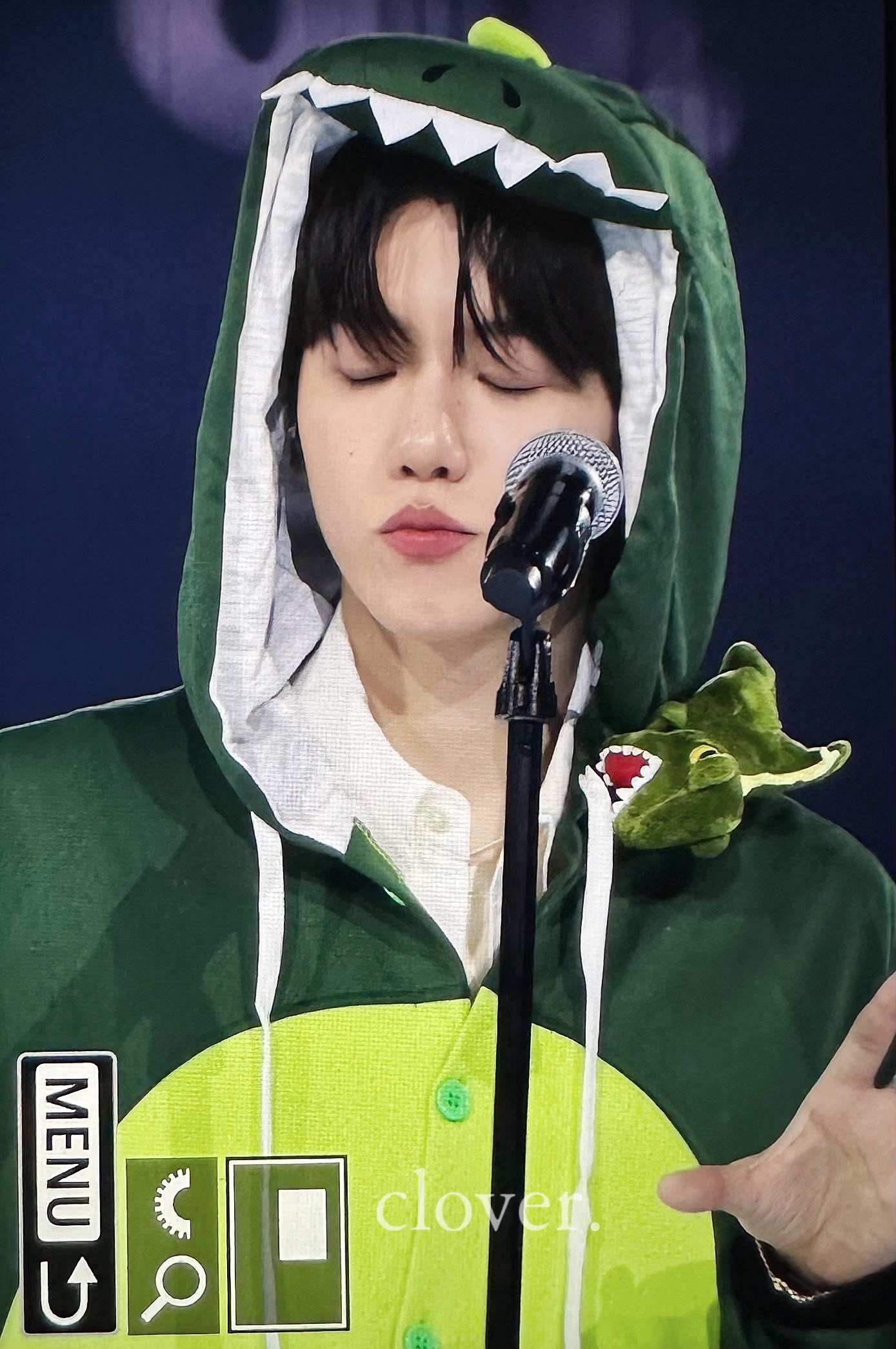 [잡담] 백현이 큥룡옷 너무 커여워｡ ｡ 🦖🐶 | 인스티즈
