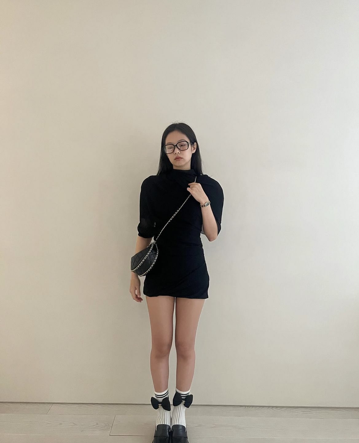 [잡담] 제니가 신은 샤넬 신발 신기하다 ㅋㅋㅋ | 인스티즈