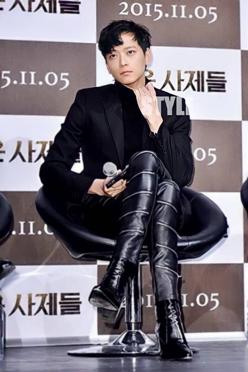 강동원 크롭티+가죽스키니+하이힐.jpg | 인스티즈