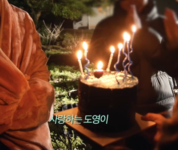 [잡담] 케이크 해준 것도 슴스텝이 아니고 외주스텝이라 진짜 도영이 놀란듯 | 인스티즈