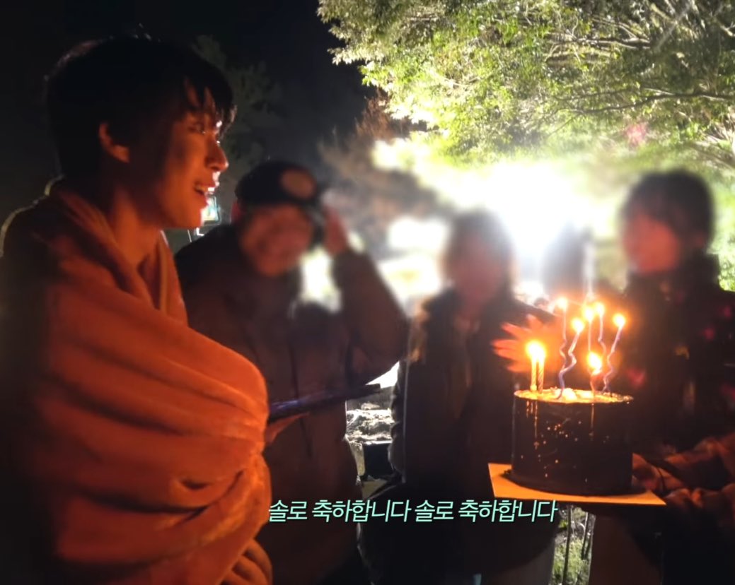 [잡담] 케이크 해준 것도 슴스텝이 아니고 외주스텝이라 진짜 도영이 놀란듯 | 인스티즈