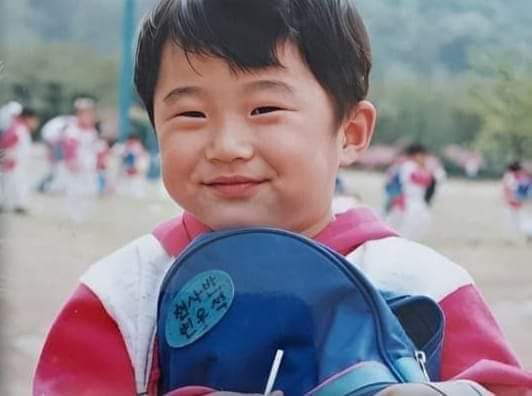 [잡담] 변우석 어릴 때랑 웃는거 똑같다ㅋㅋㅋㅋㅋ | 인스티즈