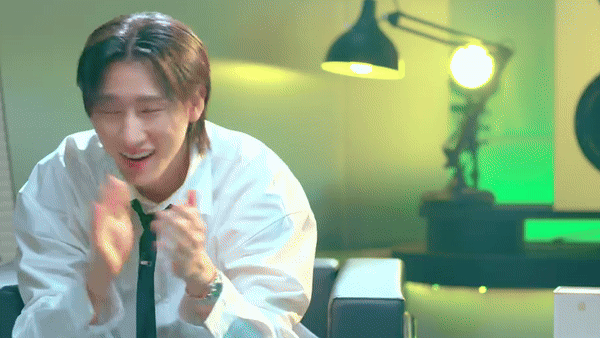쑥스러움 많은 남자 아이돌이 대담히 플러팅하는 법.gif | 인스티즈