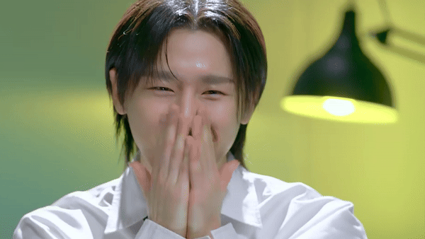 쑥스러움 많은 남자 아이돌이 대담히 플러팅하는 법.gif | 인스티즈