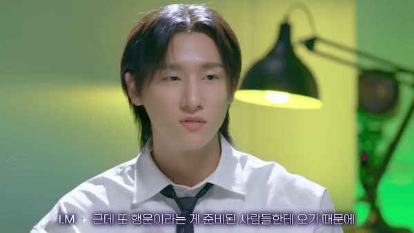 쑥스러움 많은 남자 아이돌이 대담히 플러팅하는 법.gif | 인스티즈