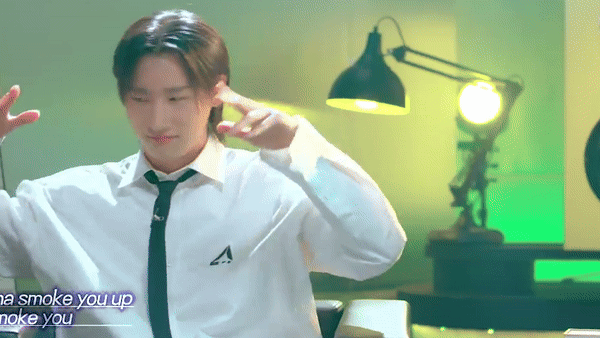 쑥스러움 많은 남자 아이돌이 대담히 플러팅하는 법.gif | 인스티즈