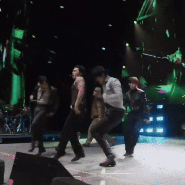 무대랑 본체일 때랑 갭차이 너무 달라 당황스러운 연예인.jpgif | 인스티즈