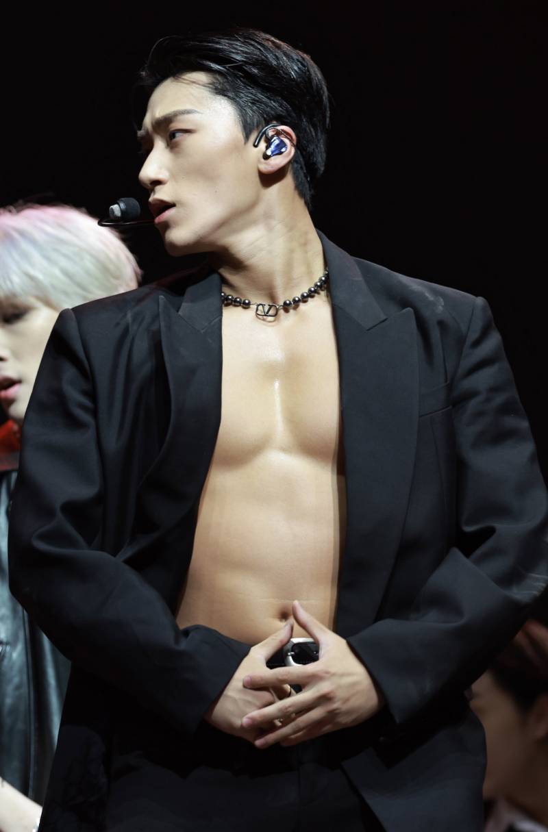 무대랑 본체일 때랑 갭차이 너무 달라 당황스러운 연예인.jpgif | 인스티즈