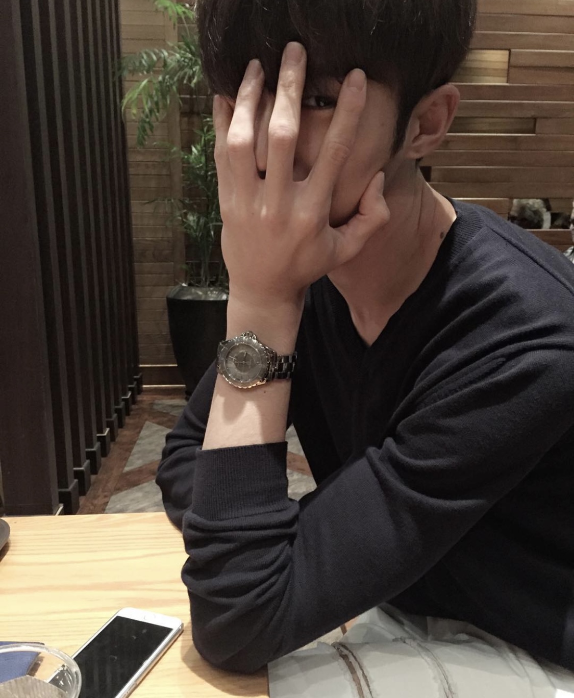 [잡담] 아니 변우석 손가락이 얼굴만해 | 인스티즈