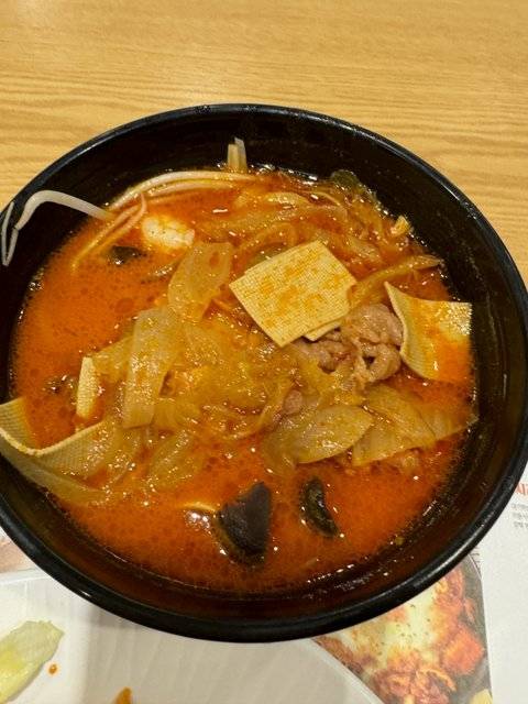 현재 반응갈리는 쿠우쿠우 혼밥러.JPG | 인스티즈