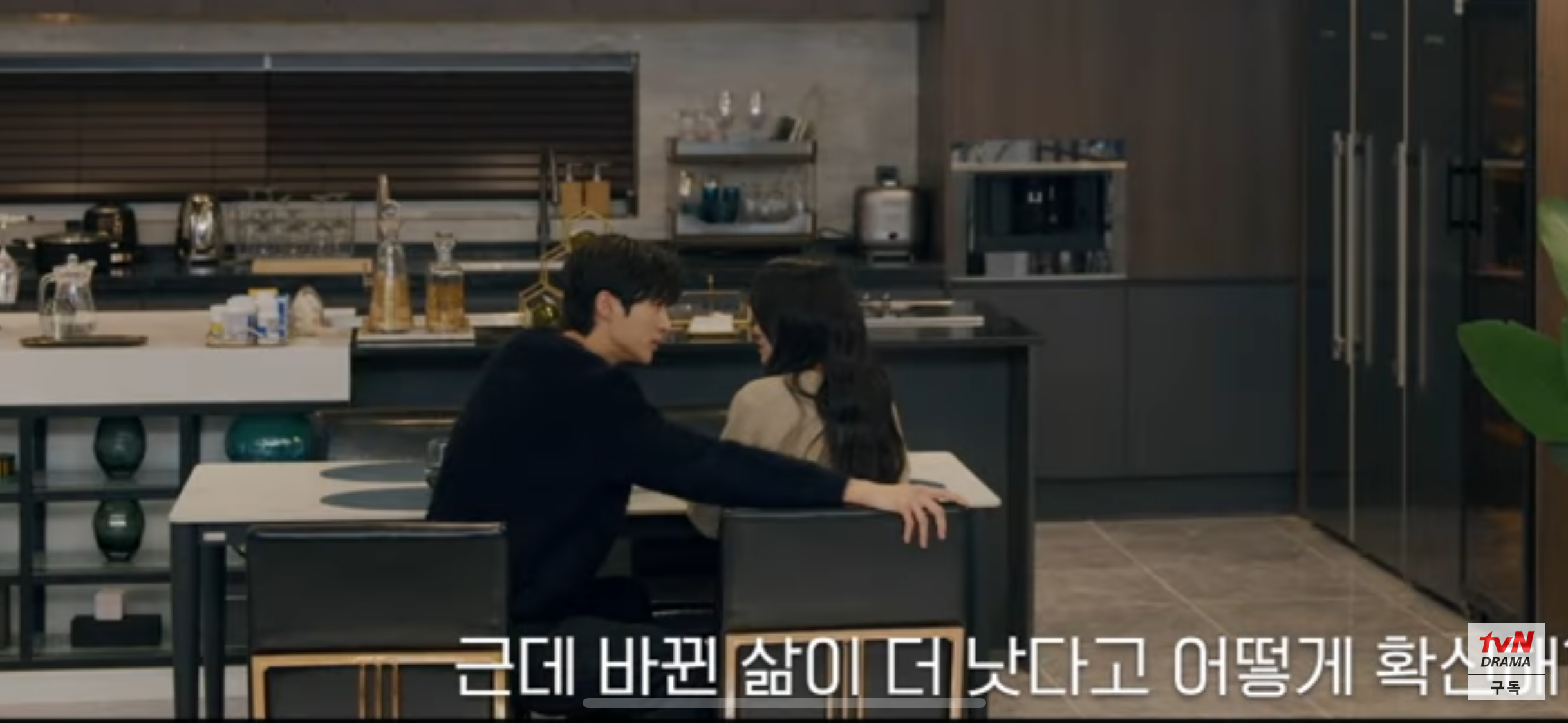 [잡담] 나 예고편 이 두장면에서 갇혀 있는데 꺼내주실분 ..... | 인스티즈