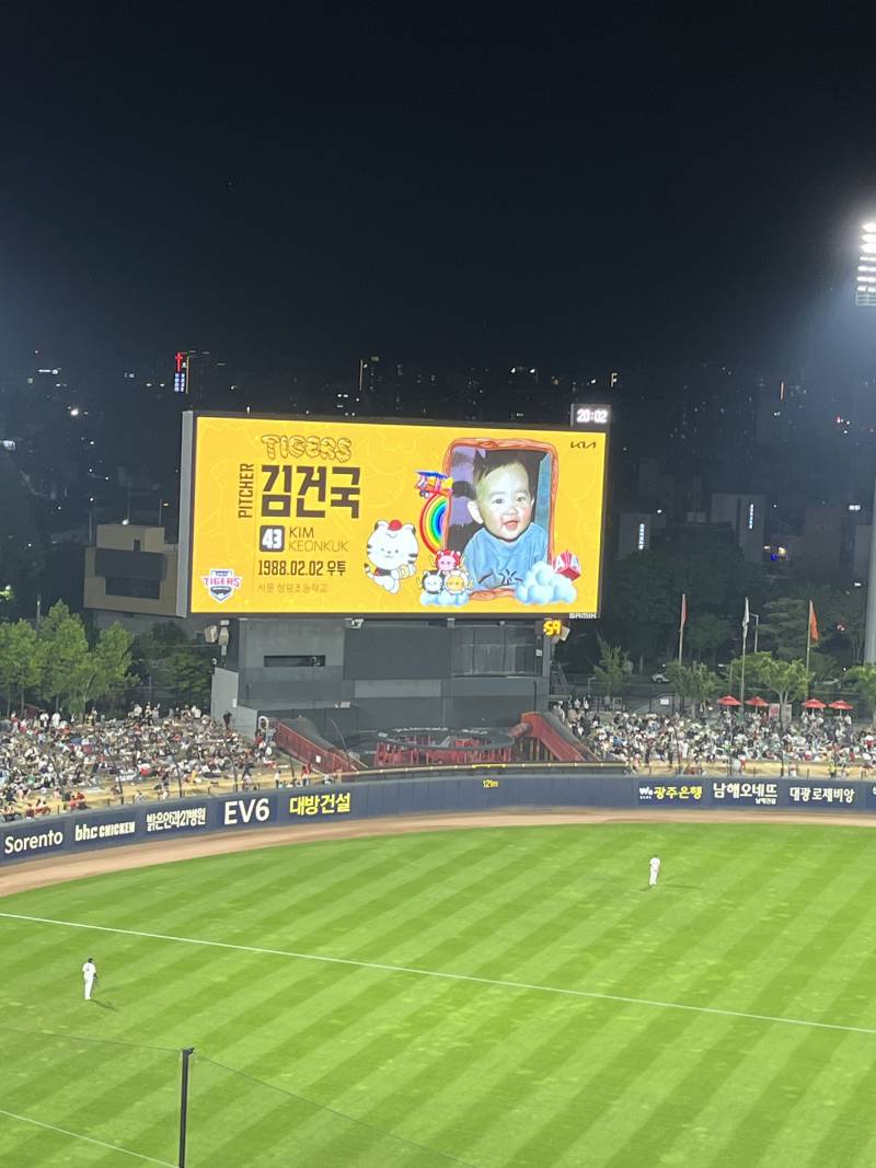 [잡담] 어린이날 시리즈라고 선수들 어린 시절 사진으로 나오는데 | 인스티즈