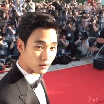 [잡담] 돈룩업 김수현 또 얼마나 뚝딱거릴까.. | 인스티즈