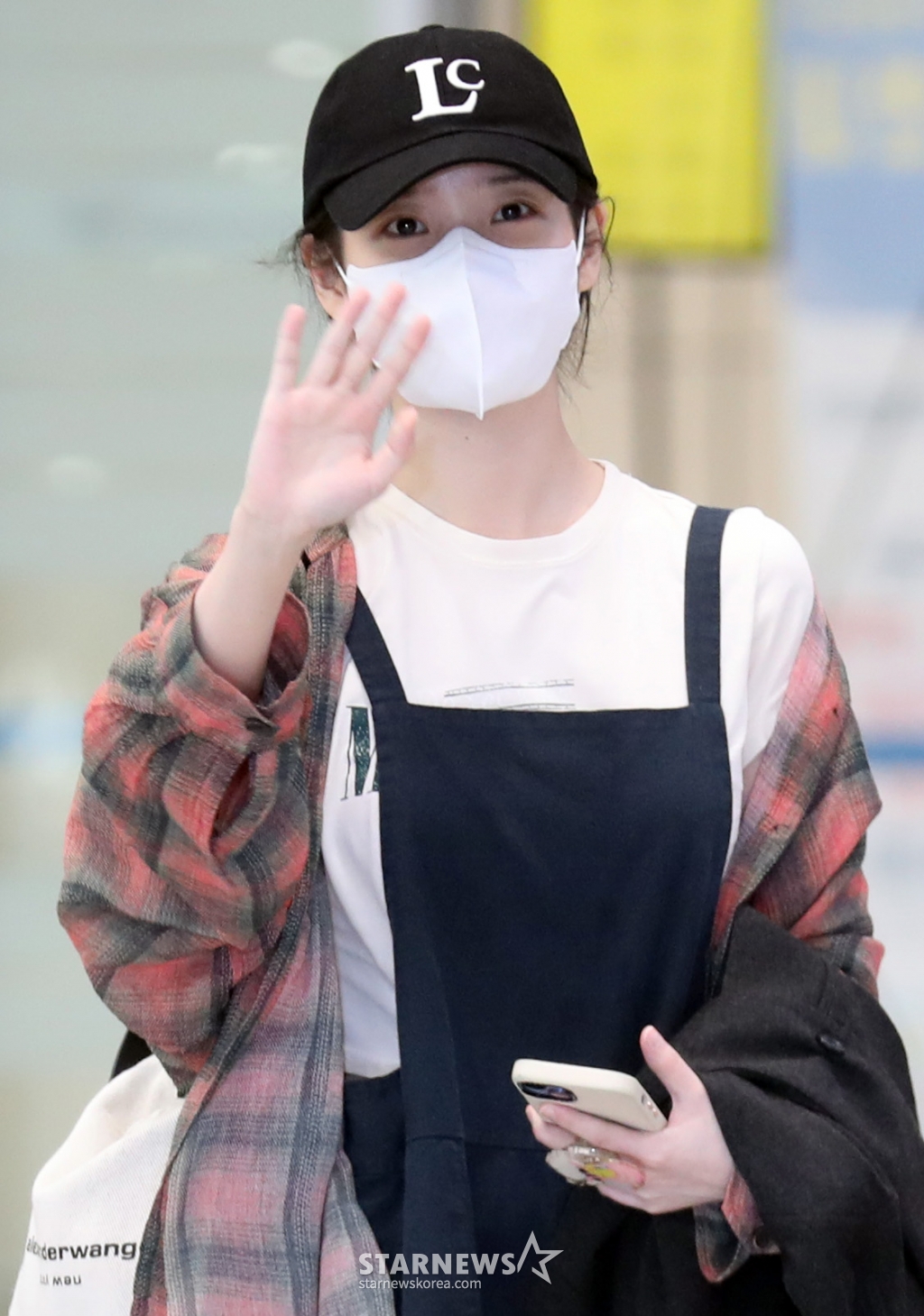[잡담] 아이유 손 너무 귀엽당 | 인스티즈