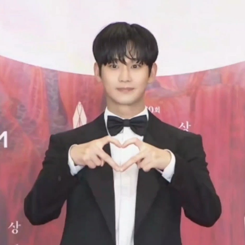 [잡담] 김수현 머리 스프레이 고정해둔거 풀렷나바ㅋㅋㅋㅠㅠ | 인스티즈