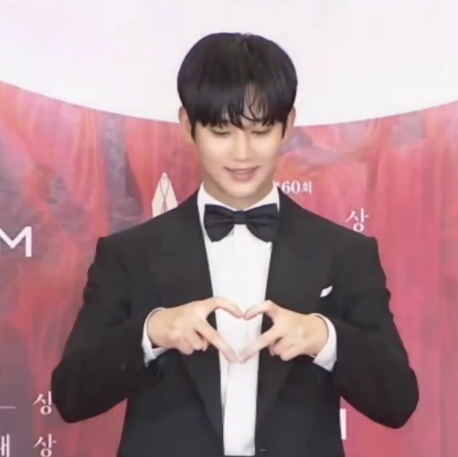 [잡담] 김수현 머리 스프레이 고정해둔거 풀렷나바ㅋㅋㅋㅠㅠ | 인스티즈