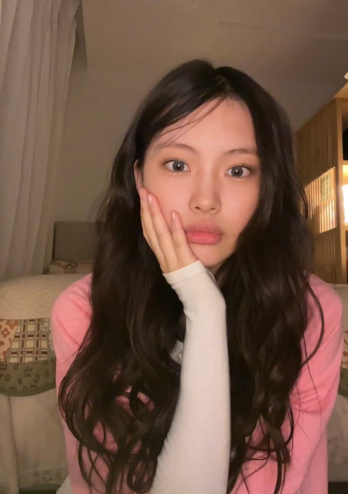 [잡담] 뉴진스 혜인 방 처음으로 보여줬는데 너무 안락해보여 | 인스티즈