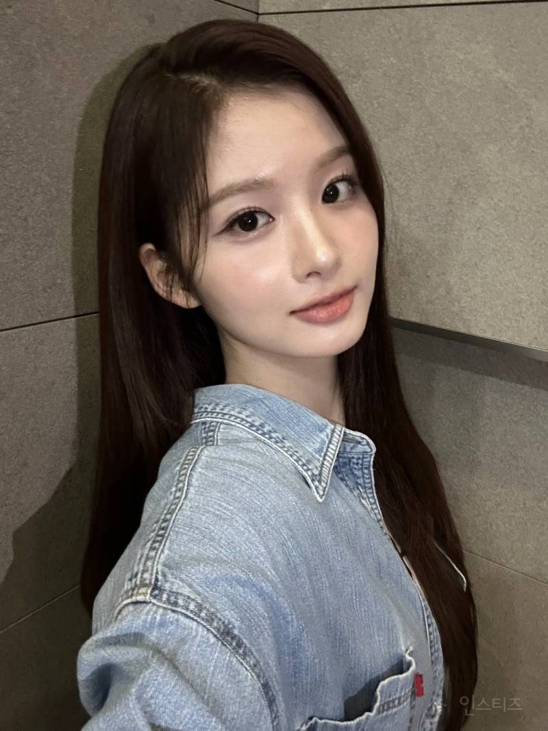 청청패션을 소화한 엔믹스 설윤.. | 인스티즈