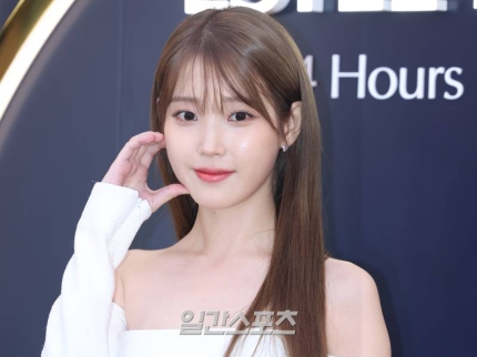 [정보/소식] 생일카페 역조공에 뉴진스 조명선물까지…아이유, 끝없는 미담 | 인스티즈