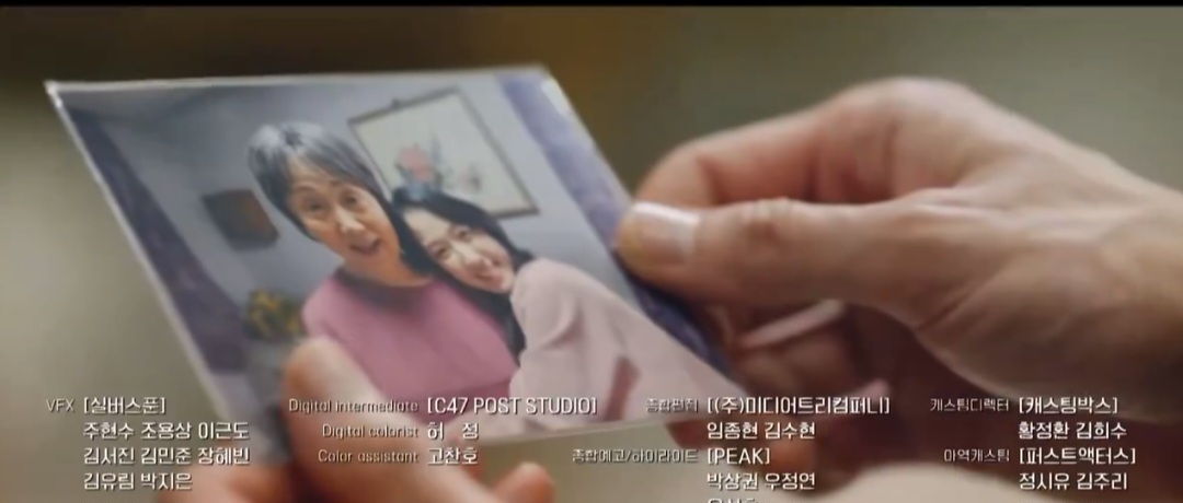 [잡담] 할머니랑 솔이 같이 찍은 사진 보는 손 | 인스티즈