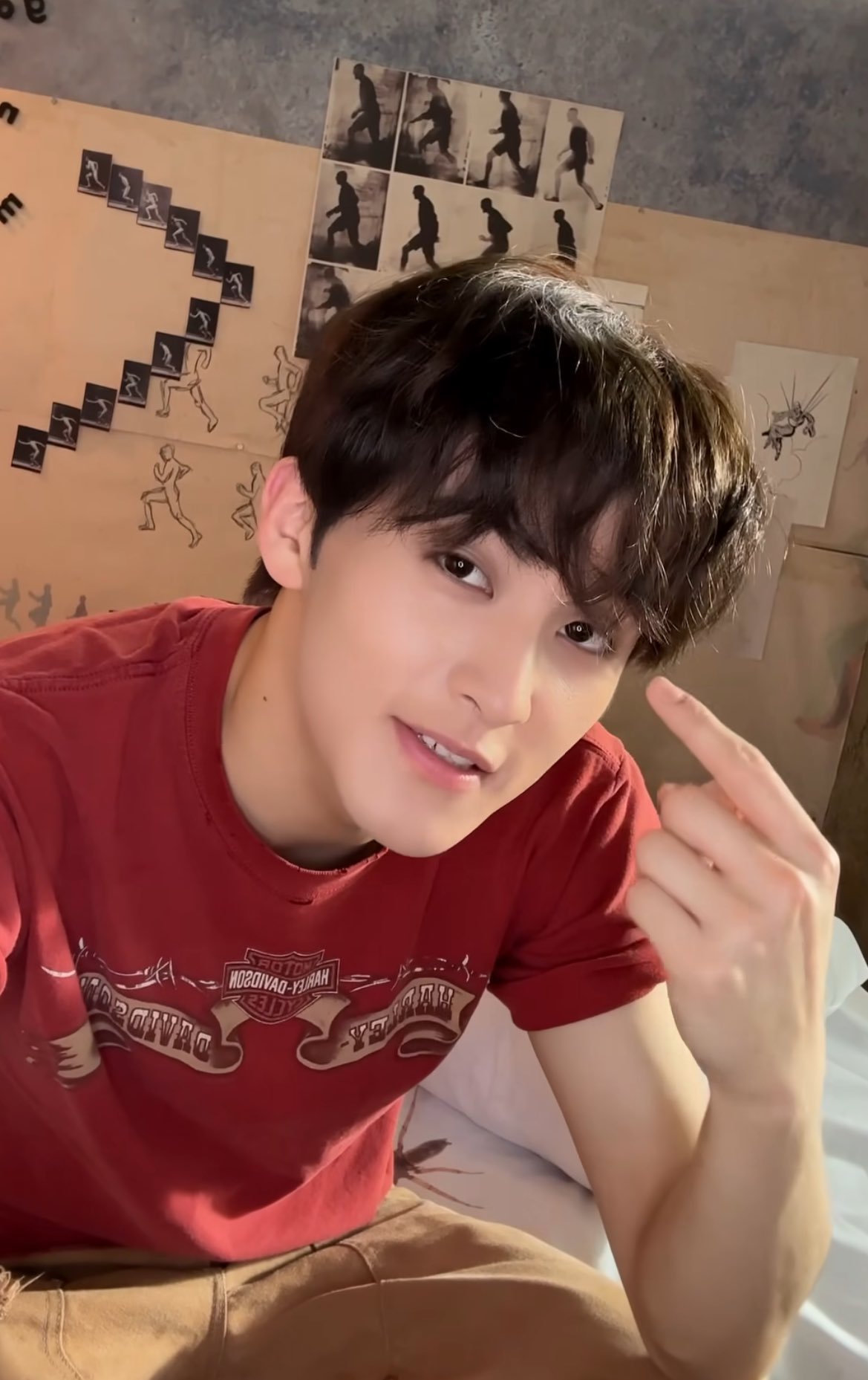 [잡담] 마크 얼굴에서 어떤 부분이 섹시하다고 느껴지게 만드는걸까?? | 인스티즈