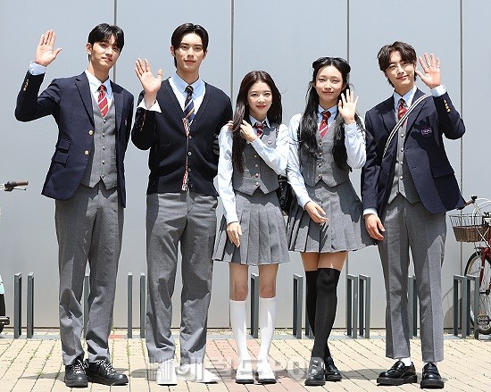 [정보/소식] 하이라키 배우들 아형 출근길 사진&영상 | 인스티즈
