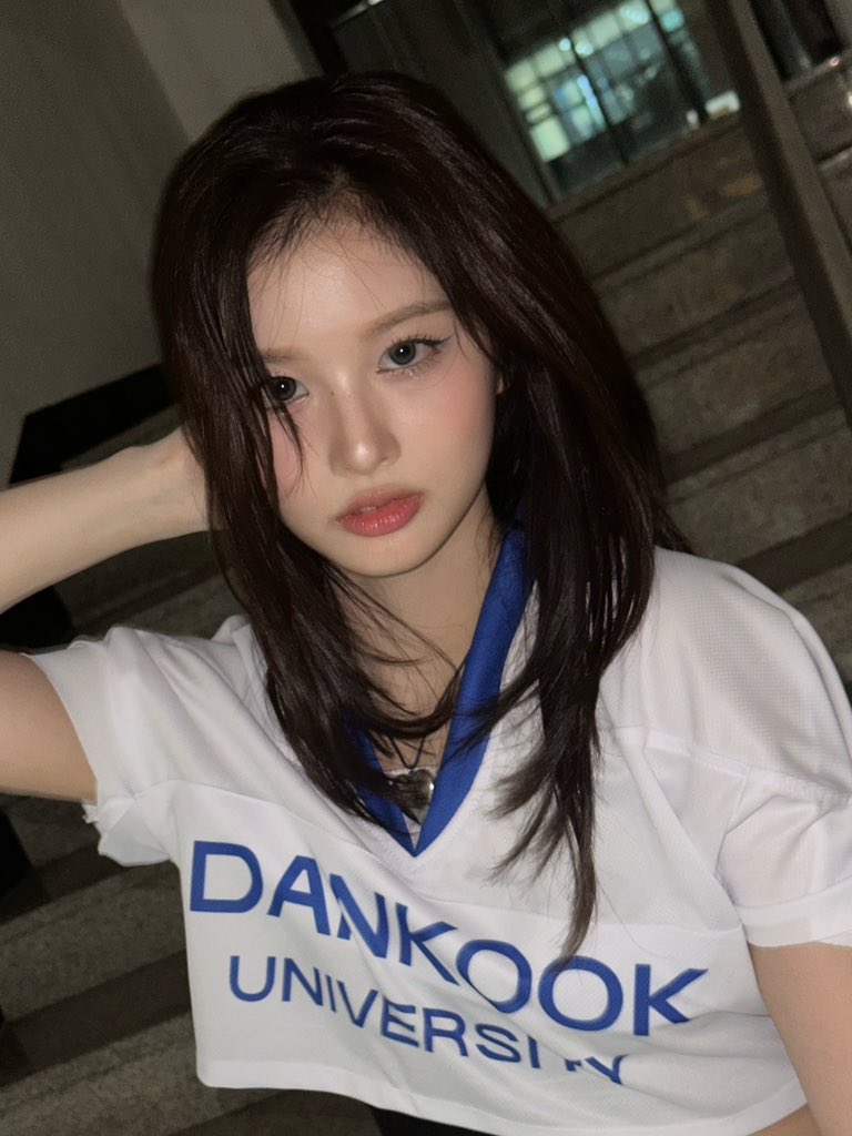 [잡담] 설윤 레이어드컷이라 하나 아무튼 잘 어울린다 | 인스티즈