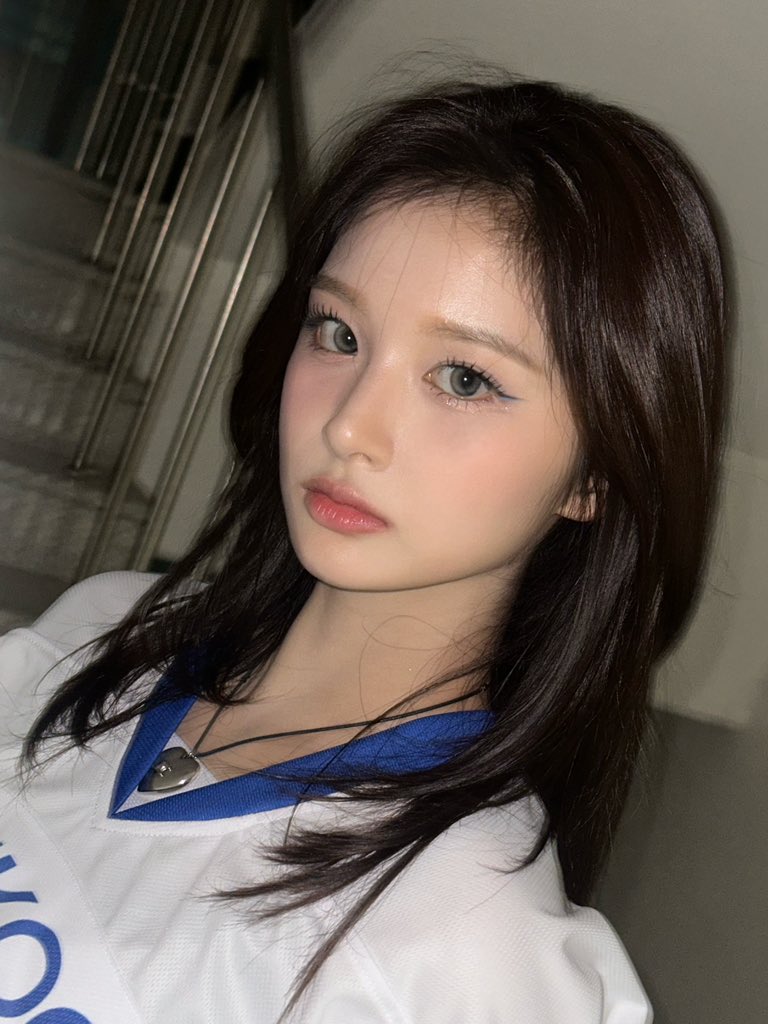 [잡담] 설윤 레이어드컷이라 하나 아무튼 잘 어울린다 | 인스티즈