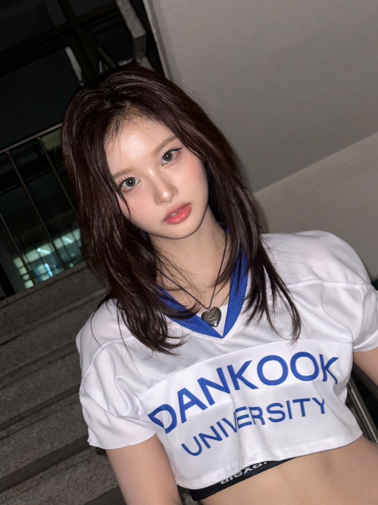 [잡담] 설윤 레이어드컷이라 하나 아무튼 잘 어울린다 | 인스티즈