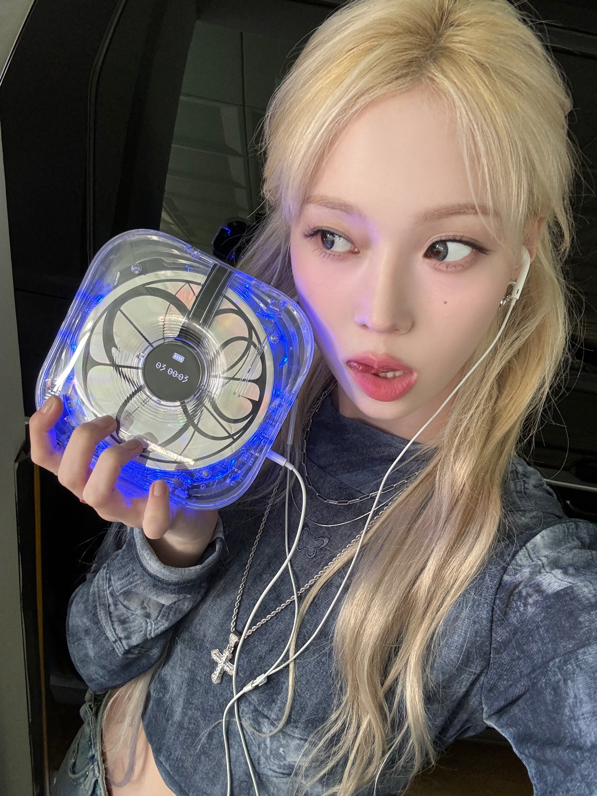 [잡담] 에스파 앨범 이거 cd플레이어가 같이 있는건가??! | 인스티즈