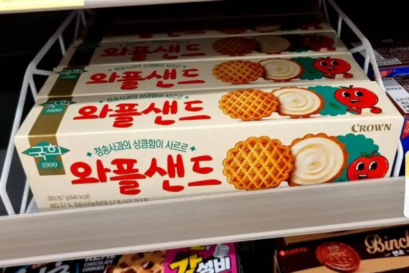 현재 크라운제과의 역작이라 불리는 신상 과자.JPG | 인스티즈