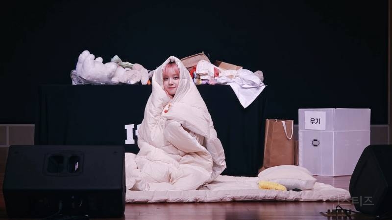 팬싸에서 자는 아이돌 | 인스티즈
