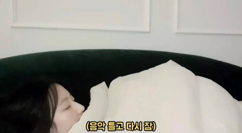 팬싸에서 자는 아이돌 | 인스티즈