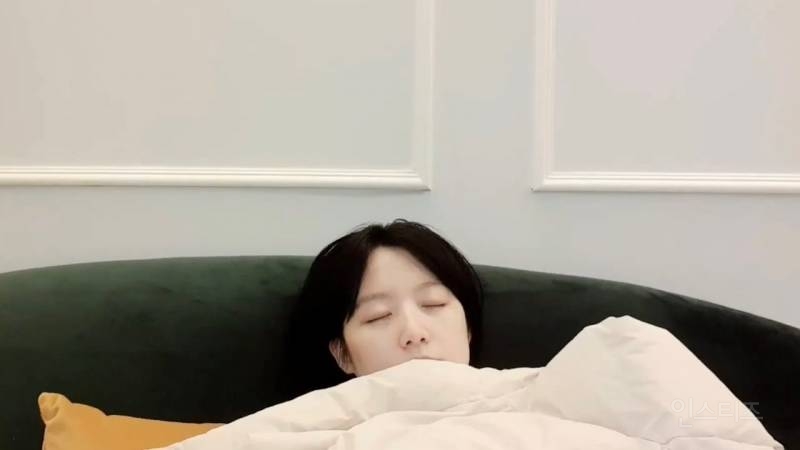 팬싸에서 자는 아이돌 | 인스티즈