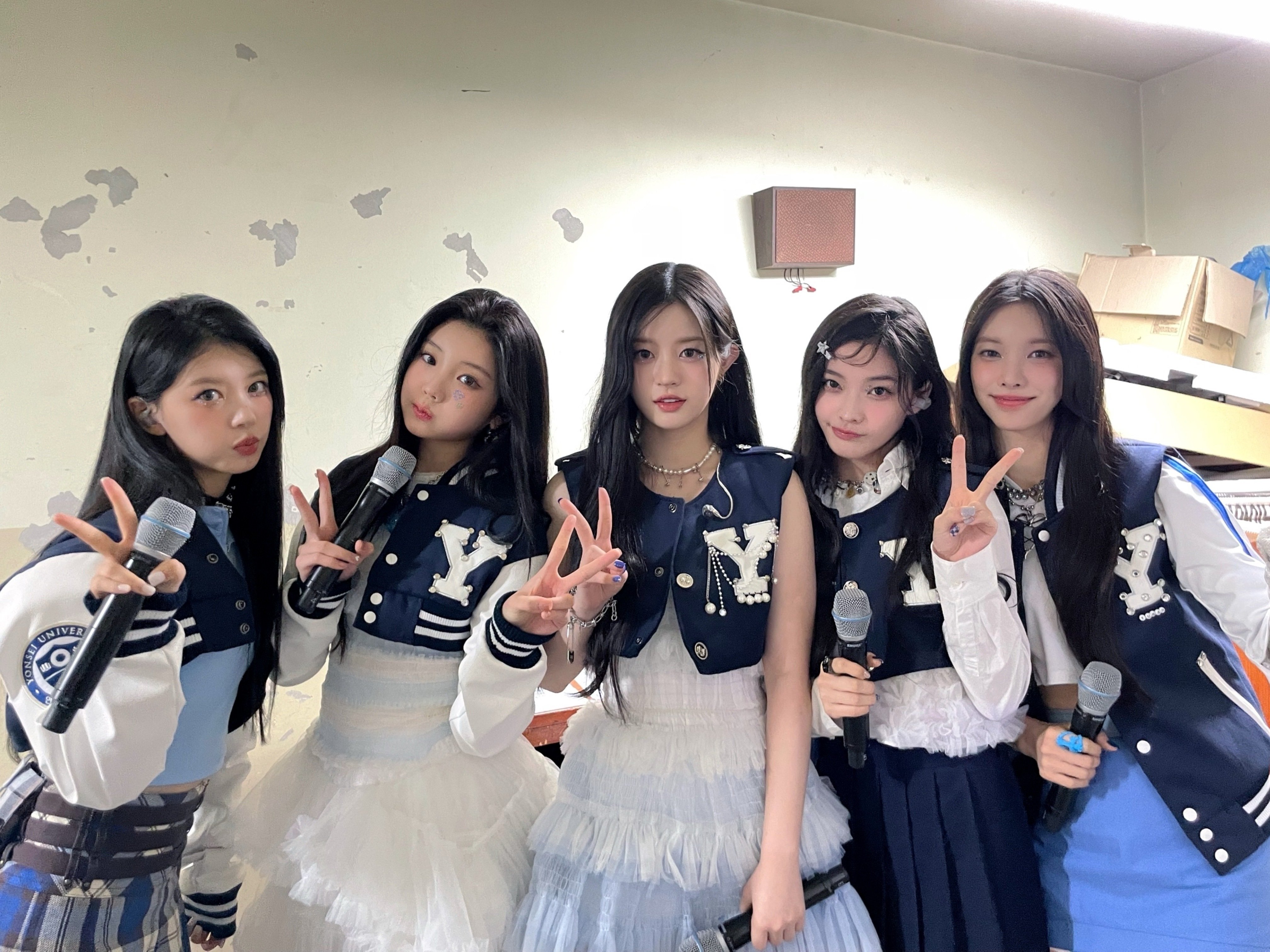 [잡담] 아일릿 연세대 축제 착장 보니까 원희만 과잠 짧은게 아니었네 | 인스티즈