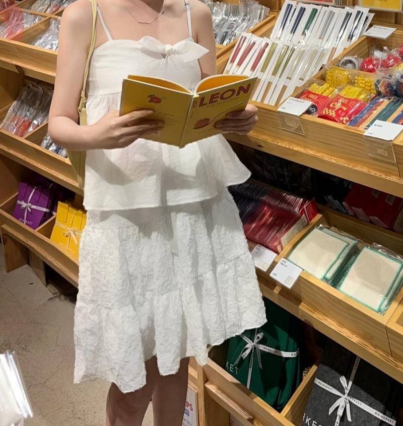 [잡담] 인스타에서 본 건데.요즘 이런 안에 입는 나시? 속옷같은거 그냥 입는게 유행이야? | 인스티즈